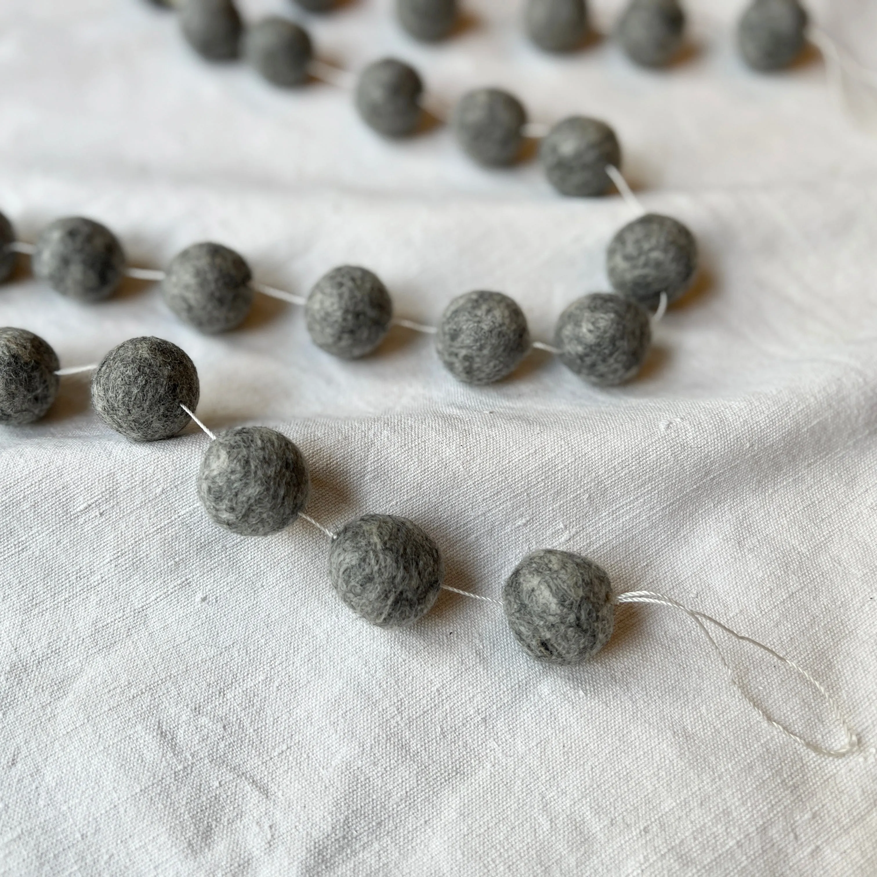 TARULATA Boho Felt Ball Pompom Garland 200cm Pack 5 (WS)