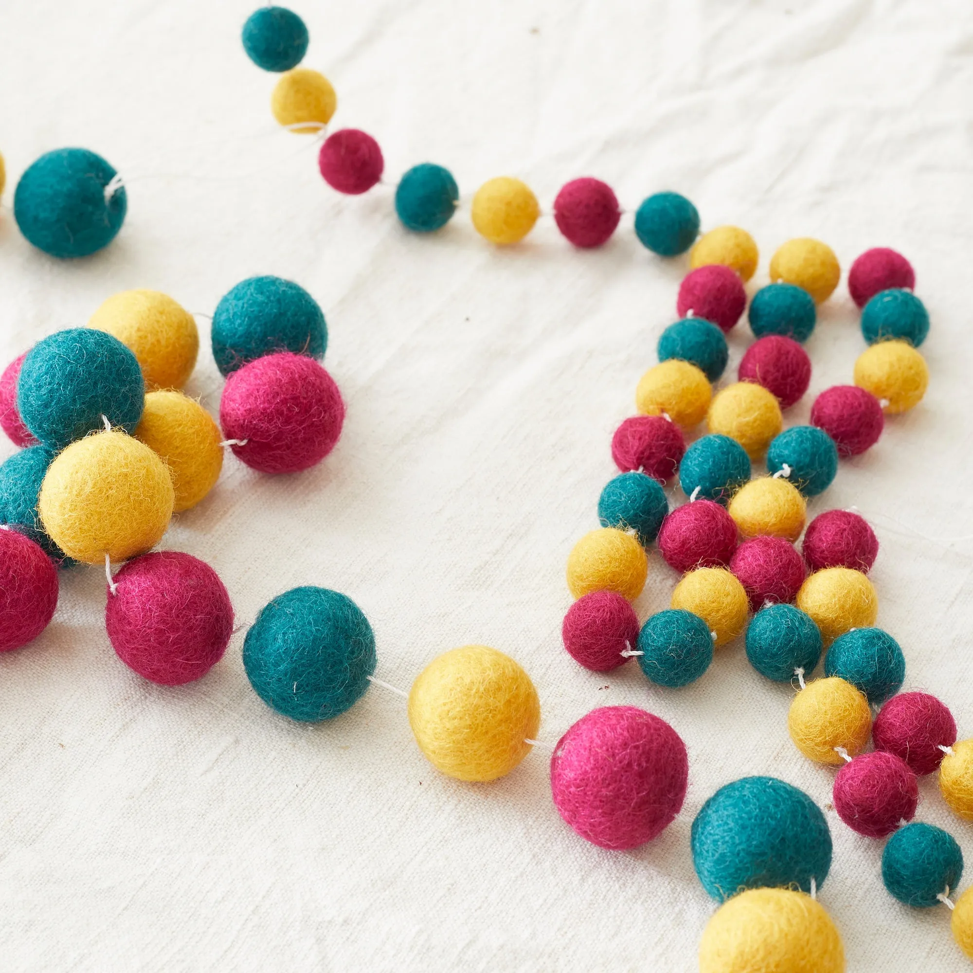 UTSHA Boho Mini Felt Ball Pompom Garland 200cm Pack 5 (WS)